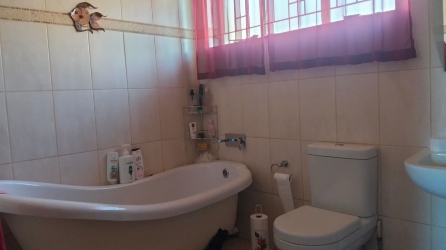 3 Bedroom Property for Sale in Universitas Free State